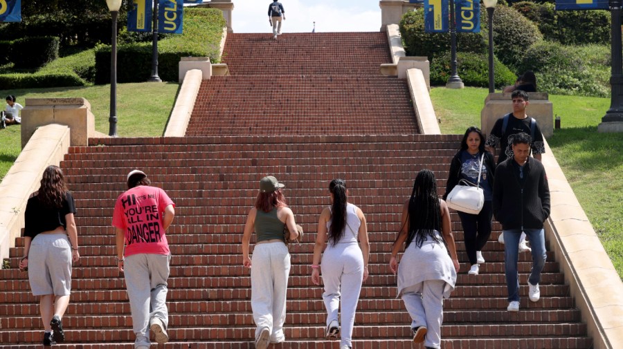 Enrollment among undergraduates, community colleges ticks up: Report